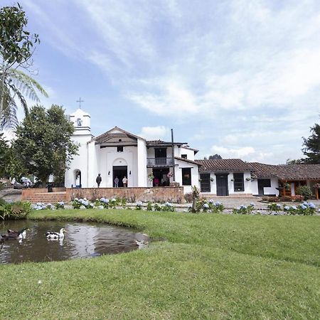 Club Campestre Hacienda Fizebad Hotel El Retiro  Eksteriør billede